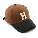 Letter H Embroidery Brown and Black Adjustable Baseball Cap 字母 H 刺繡棕色黑色可調節棒球帽 KCHT2403
